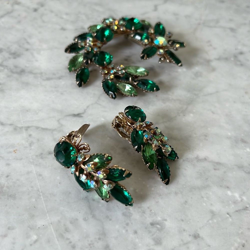 Exquisite Vintage Emerald Green Brooch and Clip Earrings